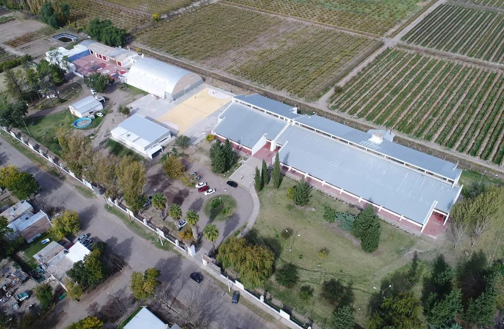 La escuela de agricultura ubicada en General Alvear