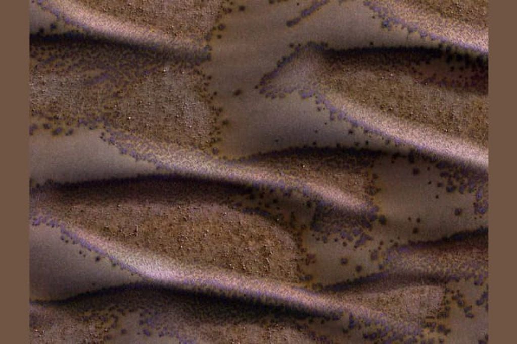 Fotos de las dunas Marcianas, que tienen dióxido de carbono en sus superficies. Foto: Nasa / Astro Aventura.