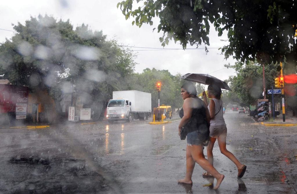 Según las proyecciones del pronóstico, Mendoza tiene altas chances de tener un verano más caluroso y con más lluvias de lo normal. 
