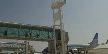 Aterrizaje del primer avión en Mendoza tras siete meses de cierre del aeropuerto El Plumerillo