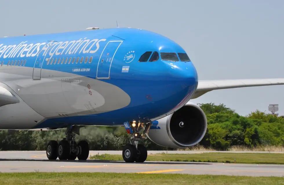 Aerolíneas Argentinas aumentó el precio de sus pasajes hasta 100%.