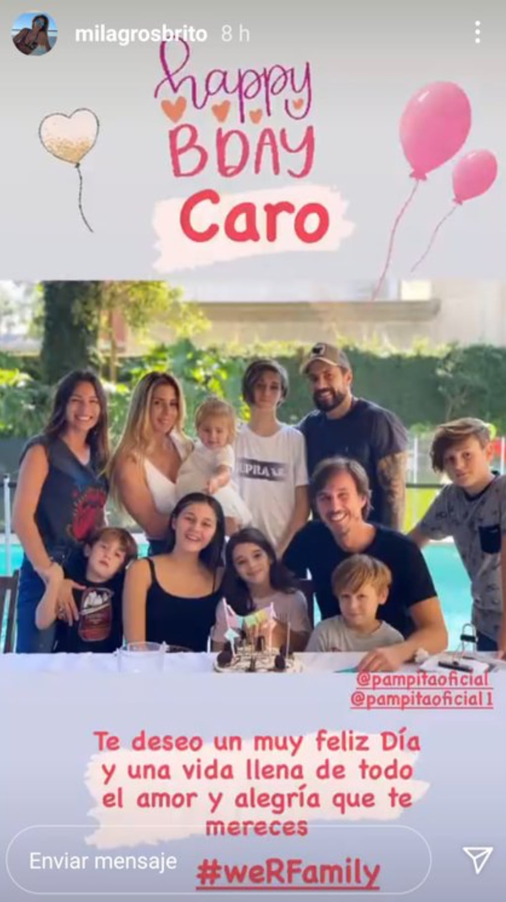 Pampita y Milagros con Francesca (2) en brazos y su pareja Agustín Garavaglia, Asia (9) y los hijos de la modelo, Bautista, Beltrán y Benicio.