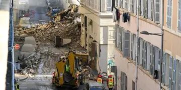 Al menos 5 heridos y  10 personas bajos los escombros tras el derrumbe de un edificio en Marsella