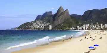 Playa de Leblon. Ubicada en la zona sur de Río de Janeiro, tiene un perfil muy familiar. Está a continuación de la popular Ipanema. 
