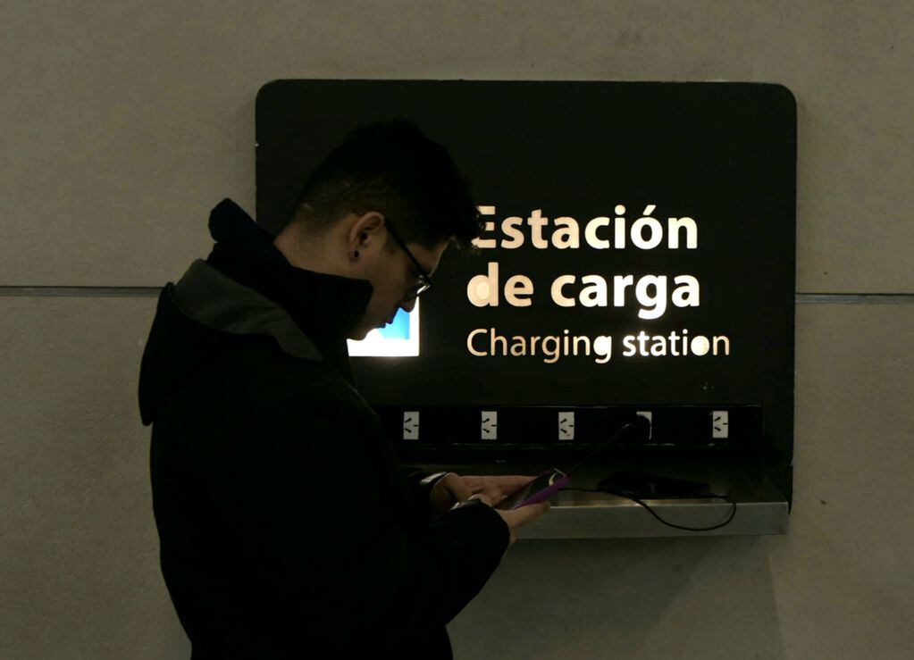 Vuelos cancelados y demorados en el aeropuerto de Mendoza por paro de Intercargo (Orlando Pelichotti / Los Andes)