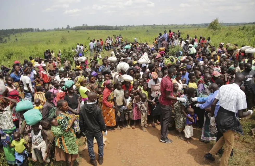 Miles de congoleños huyen a Uganda.