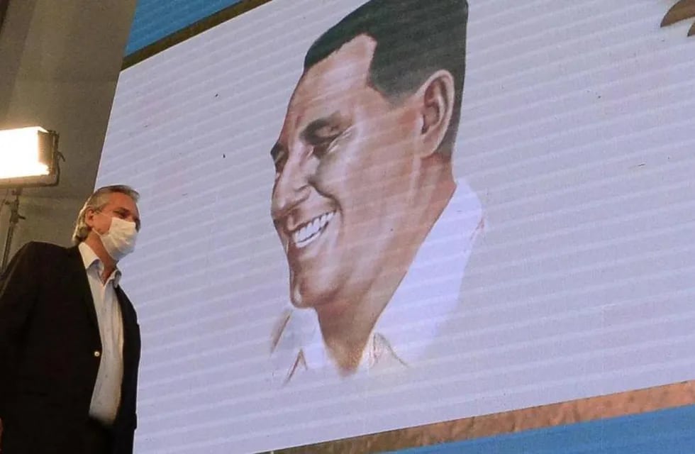 Alberto Fernández junto a la imagen de Juan Domingo Perón. (Presidencia) Imagen de archivo