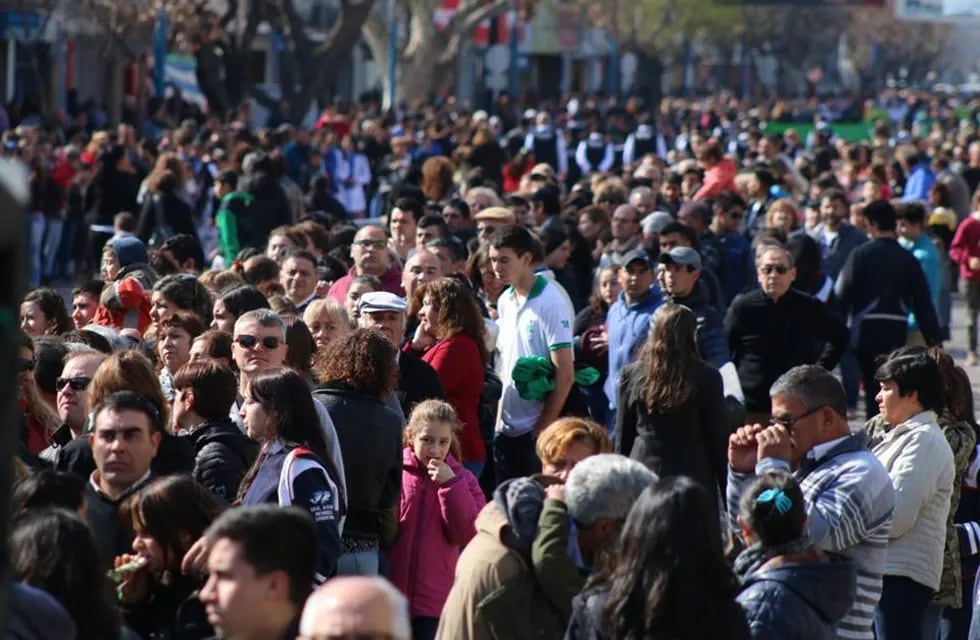 Alvear celebró el 104 aniversario con una multitud en las calles