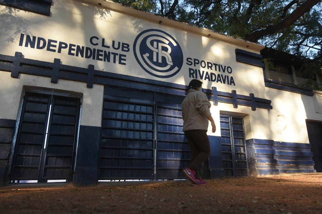 
Frente de ingreso a las instalaciones del Club Sportivo Independiente Rivadavia. Jose Gutierrez / Los Andes 
