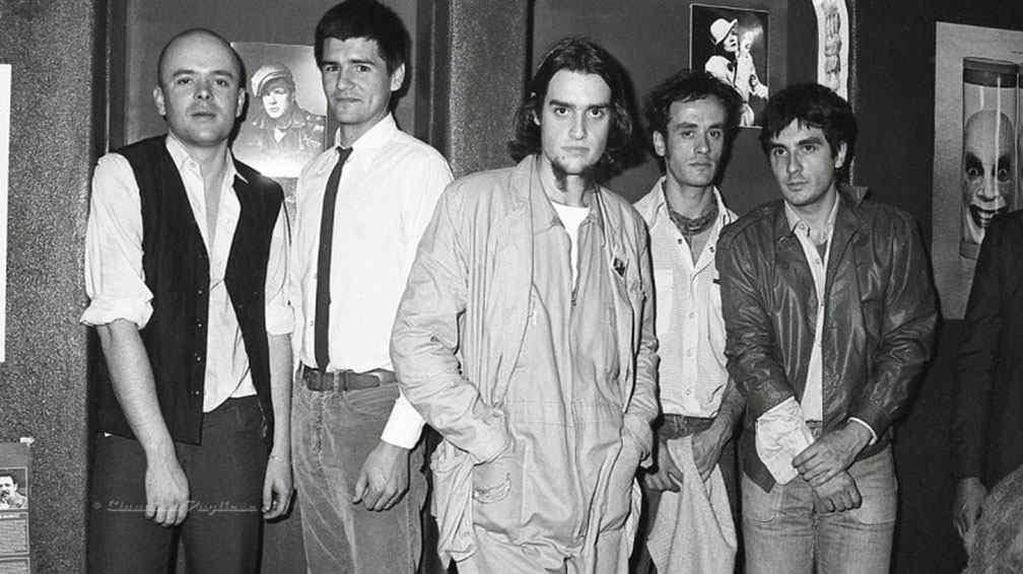 Formación de Sumo en 1983: Luca Prodan, Alejandro Sokol, Roberto Pettinato, Germán Daffunchio y Diego Arnedo. Foto: Claudina Pugliese.