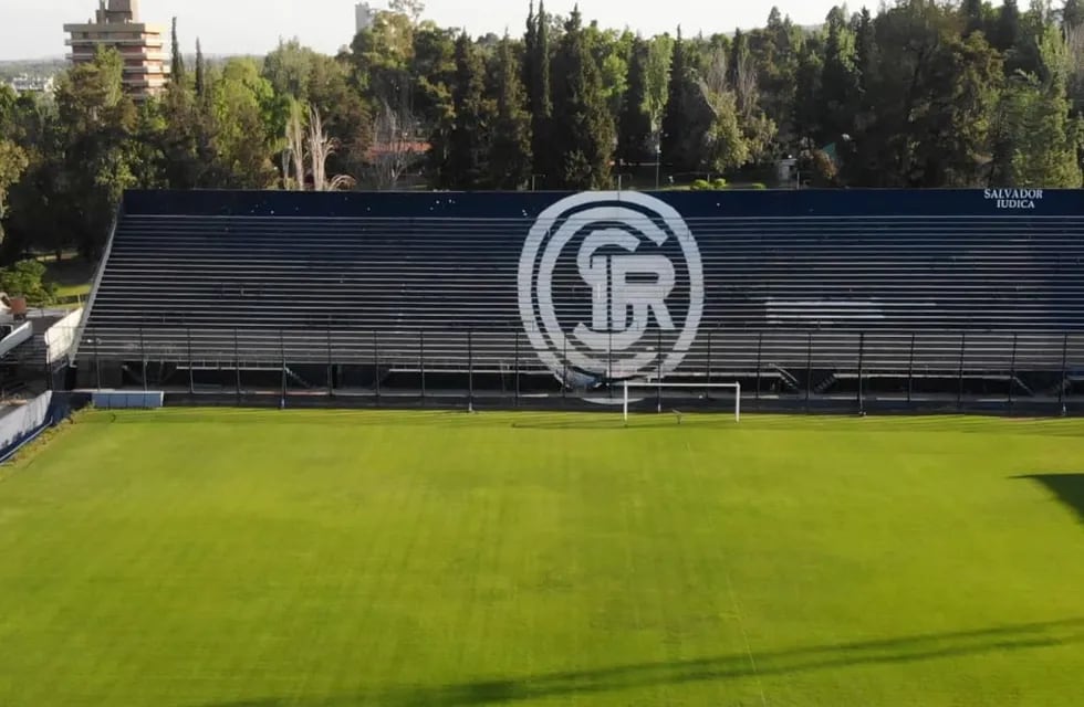 Independiente ultima detalles para tener su estadio en óptimas condiciones. En la fecha 3, ante Mitre de Santiago del Estero, será local frente a miles de hinchas azules. / CSIR