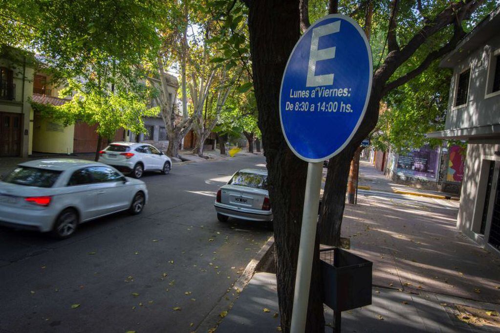 
Estacionamiento medido en av. España de Yrigoyen a Santa Cruz. | Ignacio Blanco / Los Andes
   