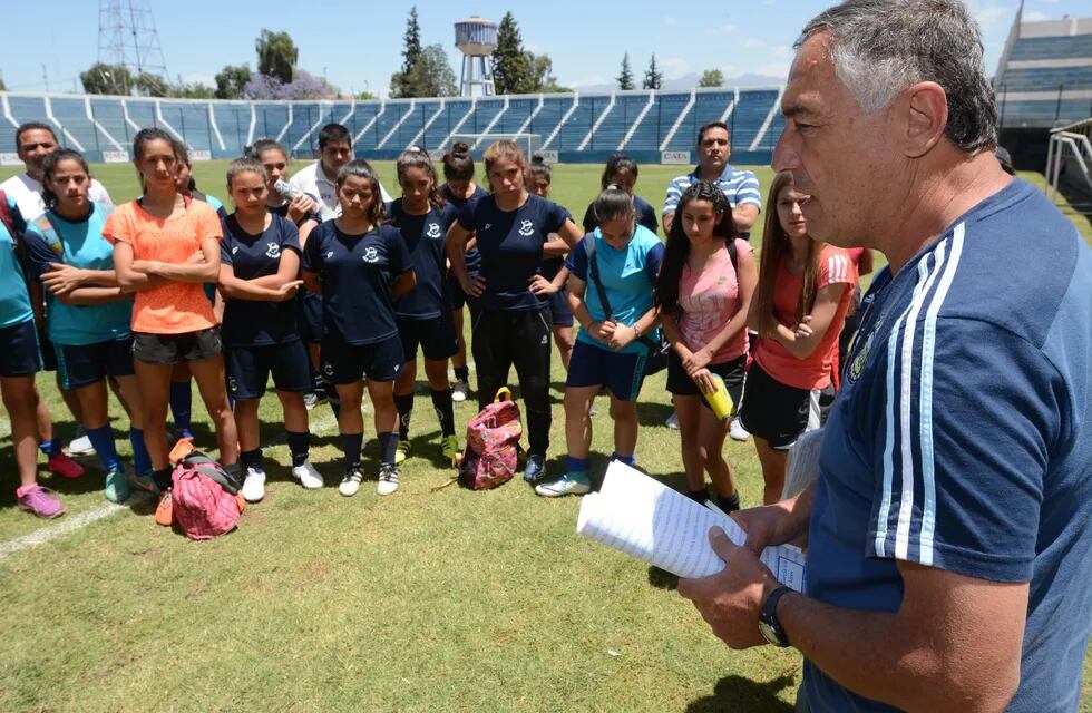 Carlos Borello: "La prioridad en la Selección son las juveniles"