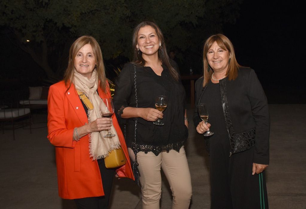 Susana Gómez, Julia Echegaray y Nancy López. PH Eduardo Dolengiewich