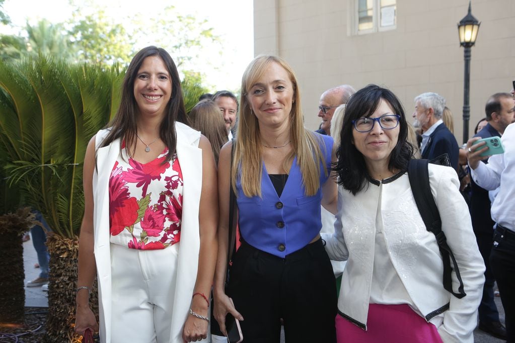Marisa Uceda, Anabel Fernández Sagasti y Silvia Batakis, del Banco Nación.