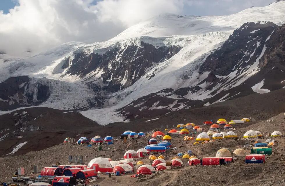 Los andinistas y amantes de la montaña ya se encuentran disfrutando de la temporada 2022-2023, a los pies del coloso de América. | Gentileza: Gobierno de Mendoza.