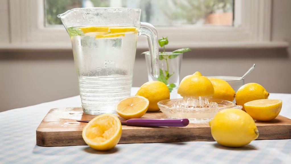 Agua con limón en ayunas.