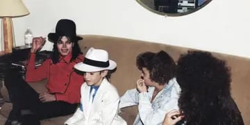 Después del repudio masivo a Michael Jackson, llega a Latinoamérica el documental que cuenta su lado oscuro.