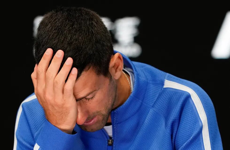 Novak Djokovic cayó ante Sinner y quedó afuera del Abierto de Australia.