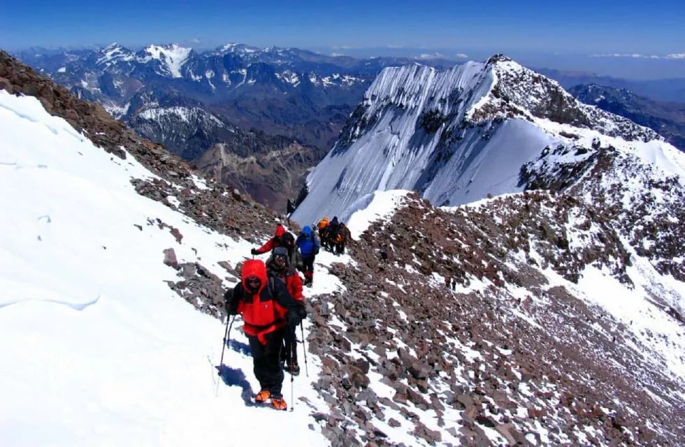 Un peruano tiene el récord de 61 cumbres en el Aconcagua