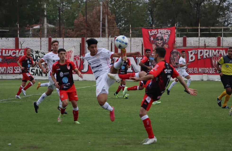 El partido entre San Martín y Huracán fue suspendido por una falla eléctrica / Prensa San Martín.