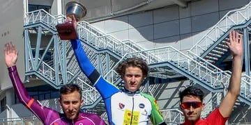 El pedalista de San Rafael ganó en dos de las pruebas de la “Triple Fórmula” en el Velódromo.