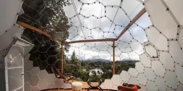 Complejos de la Patagonia y la Pampa húmeda ponen a disposición de los turistas domos transparentes para disfrutar la vida y el ambiente.
