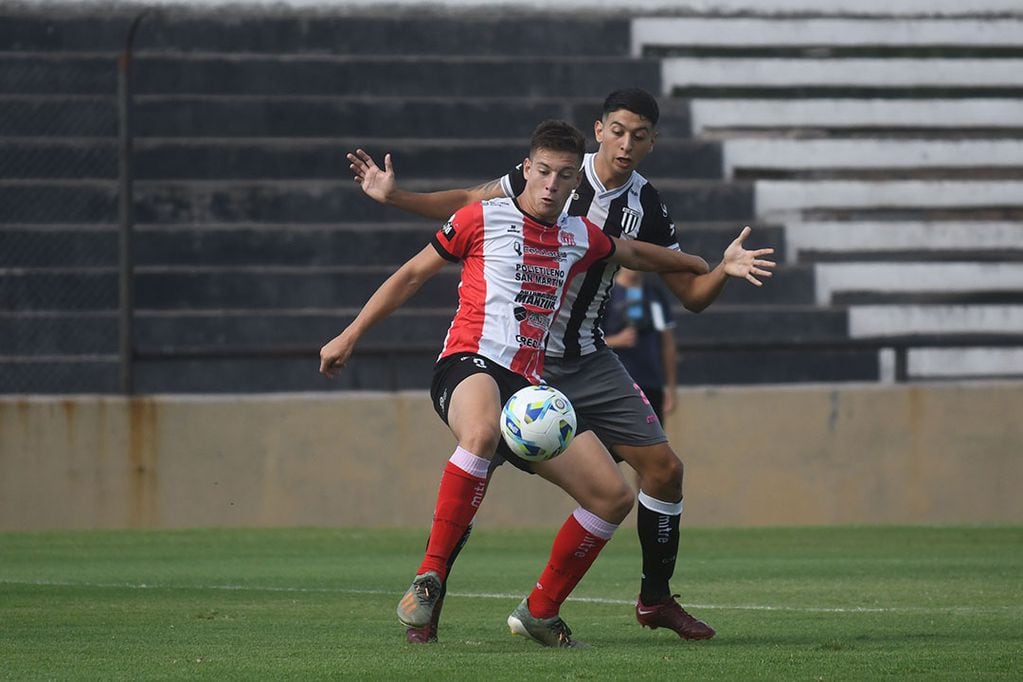 Liga Mendocina. Gimnasia y esgrima igualó 1-1 con Atlético Club San Martín en el debut de ambos en el Torneo Unificación. Foto: José Gutierrez / Los Andes. 