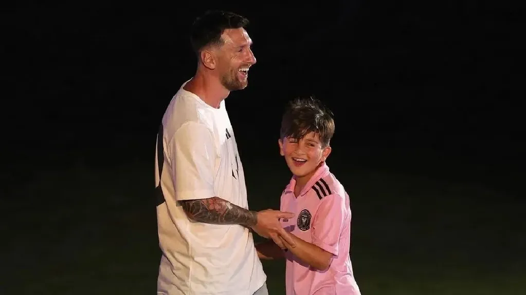 El hijo de Lionel Messi se mostró feliz en su primer entrenamiento en Inter Miami.
