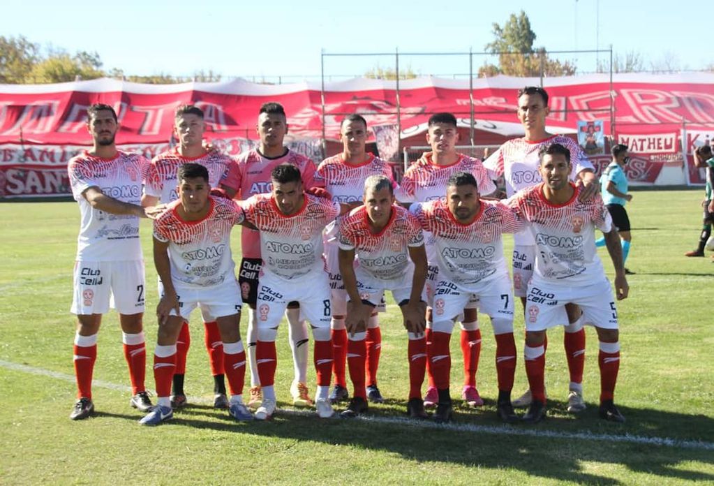 Huracán Las Heras ganó en el debut ante Villa Mitre por 2-1. / Gentileza: Prensa HLH.