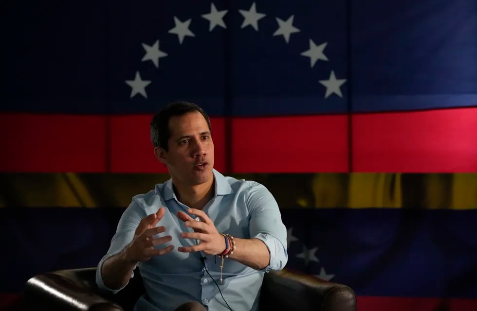 El líder opositor venezolano Juan Guaidó debió exiliarse de su país.