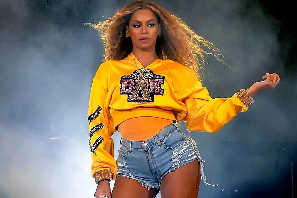 Beyoncé sorprendió a sus fans sacando un disco sin previo aviso