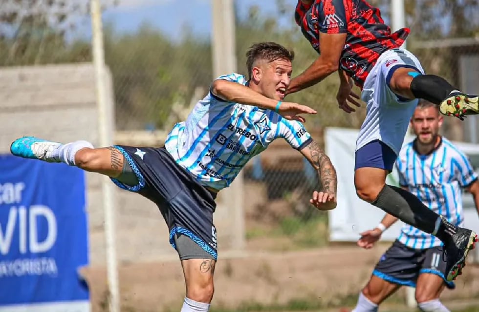 Fadep goleó 3-0 a Argentino y le arrebató el liderazgo. Foto: Valentina Villalobos.