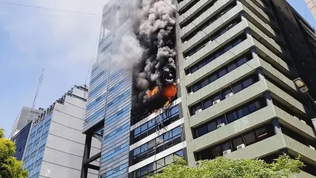 Incendio al lado de la Secretaría de Trabajo (TN)