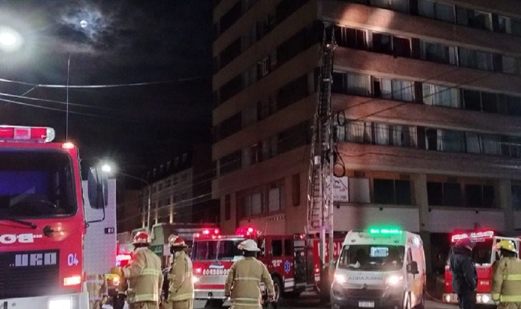 Incendio en el edificio Bariloche Center (Gentileza Diario Río Negro)