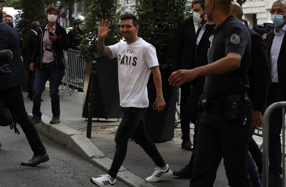 Lionel Messi revolucionó París en su llegada al PSG tras su salida del Barcelona. (AP)