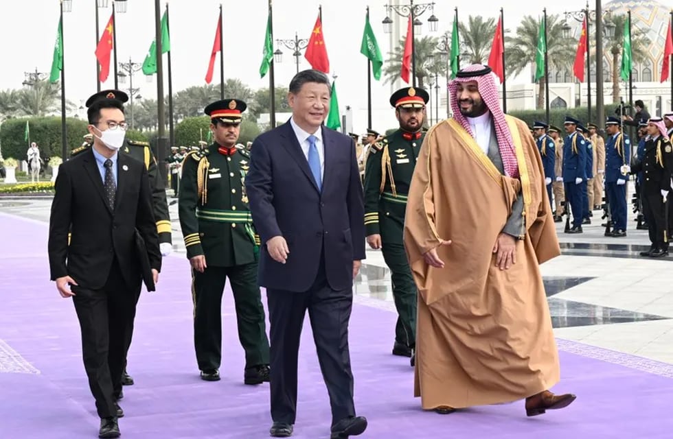 Xi Jinping y Mohammed bin Salman, presidente de China y príncipe de Arabia Saudita respectivamente, durante un visita a China en el año 2022.