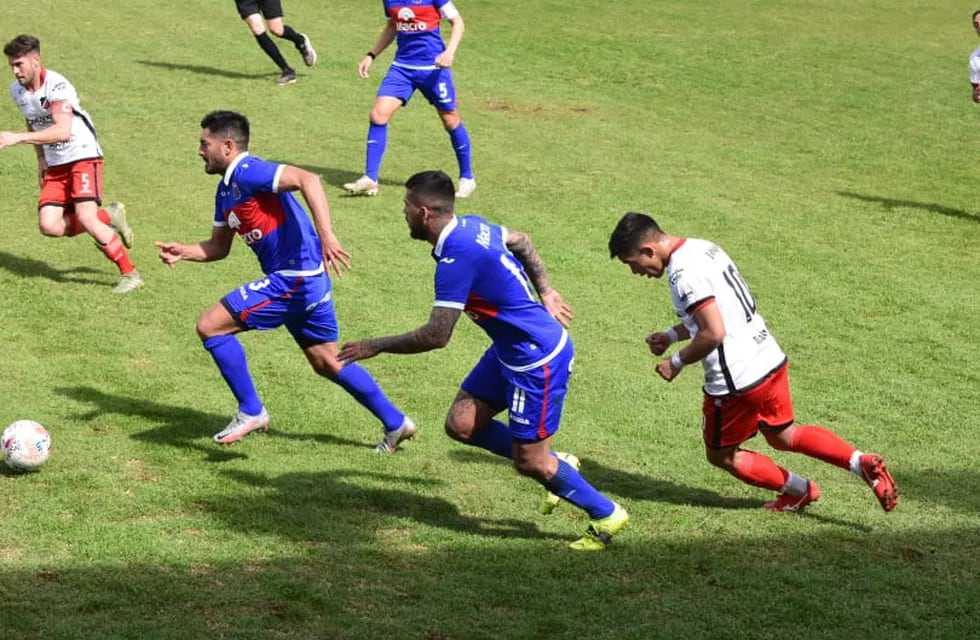 Paseo de Tigre que vence 2-0  a Maipú, en el Omar Higinio Sperdutti. /Mariana Villa- Los Andes