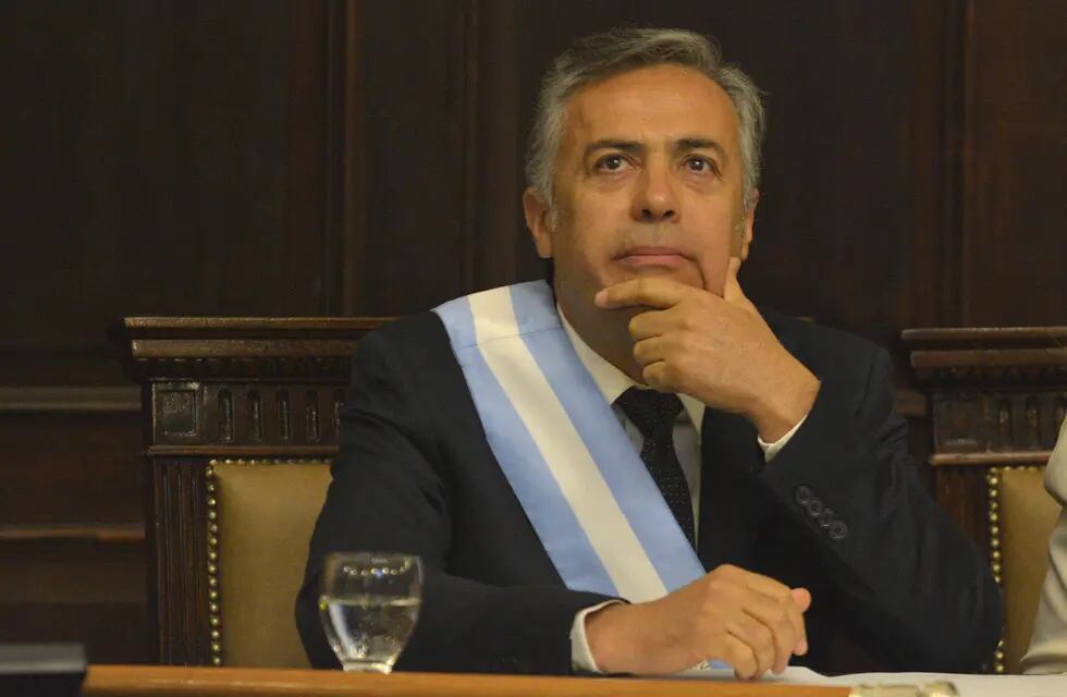 El diario La Nación publicó una editorial con críticas al gobernador Cornejo
