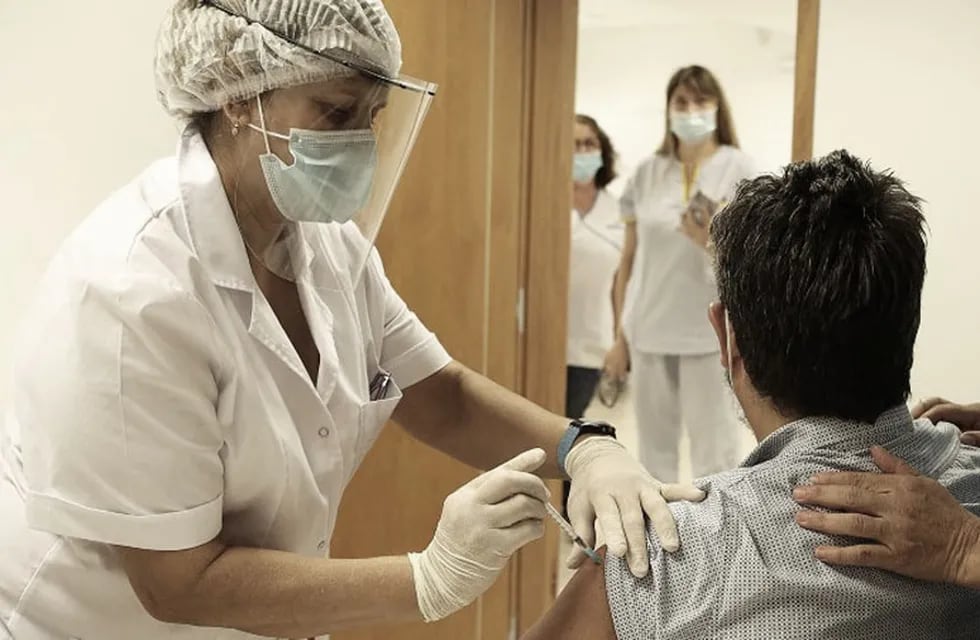La próxima semana comenzará la vacunación de docentes en todo el país.