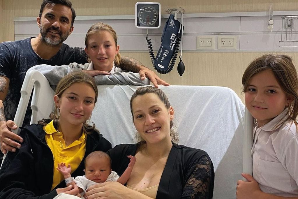 Mica y Luca junto a Cubero y las hijas de él con Nicole: Allegra, Indiana y Sienna. (Instagram Mica Viciconte)