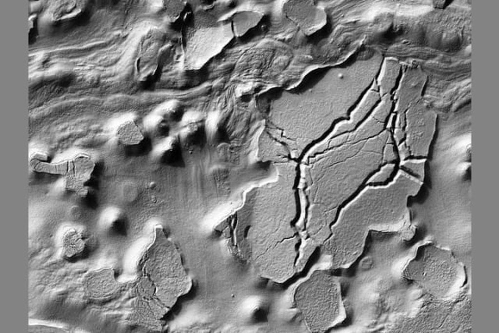 Rocas fracturadas en la superficie marciana. Foto: Nasa / Astro Aventura.
