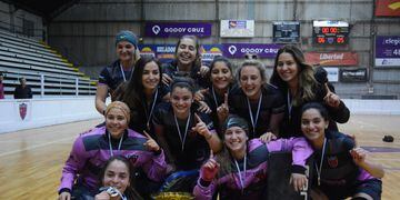 El conjunto Azulgrana se consagró campeón del Torneo Mendocino Senior femenino al derrotar a Maipú/Giol por 6-5 y liquidar la serie 2-0. 