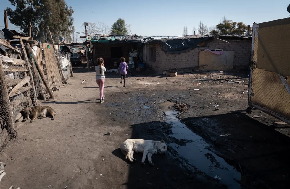 El flagelo de la pobreza avanzó 3,4 puntos porcentuales hasta afectar al 44,2% de la población de la Argentina. Ignacio Blanco / Los Andes
