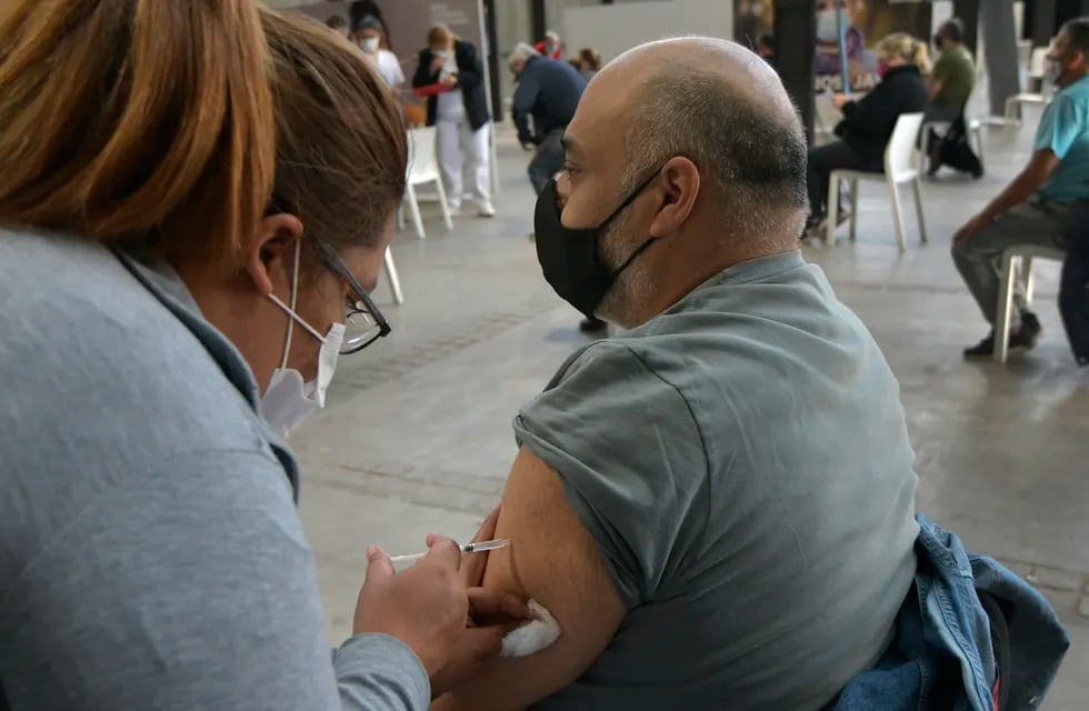 En Mendoza ya se vacunaron 587.970 ciudadanos (41,41%). Foto: Orlando Pelichotti / Los Andes