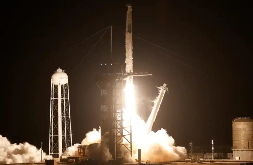 Momento en el que la Nave de la NASA y SpaceX despegó de la Tierra. Foto: Infobae