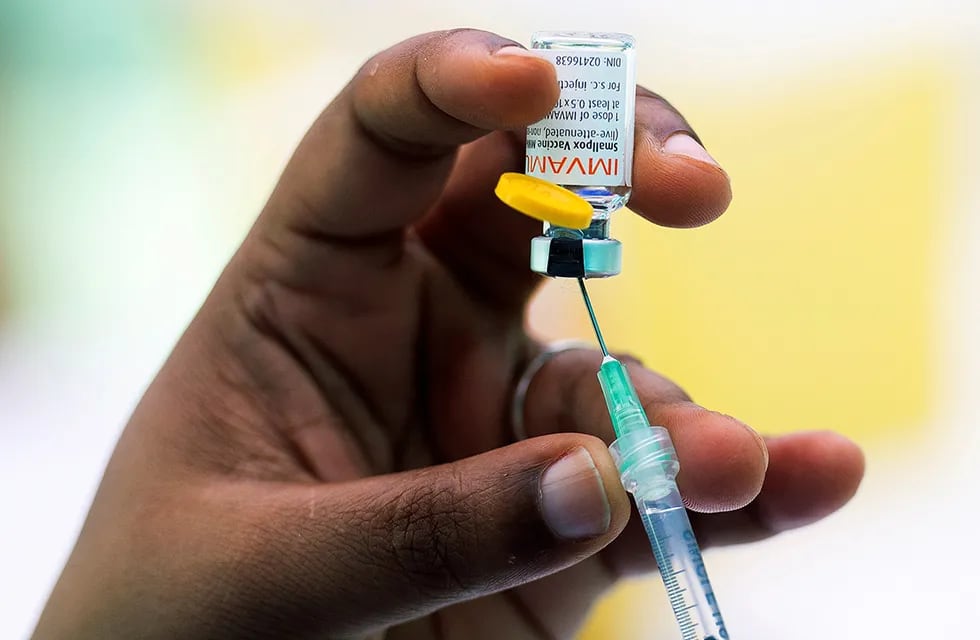 La Organización Mundial de la Salud (OMS) declaró la emergencia global por el brote de viruela símica, que se está extendiendo por más de 70 países. (AP)