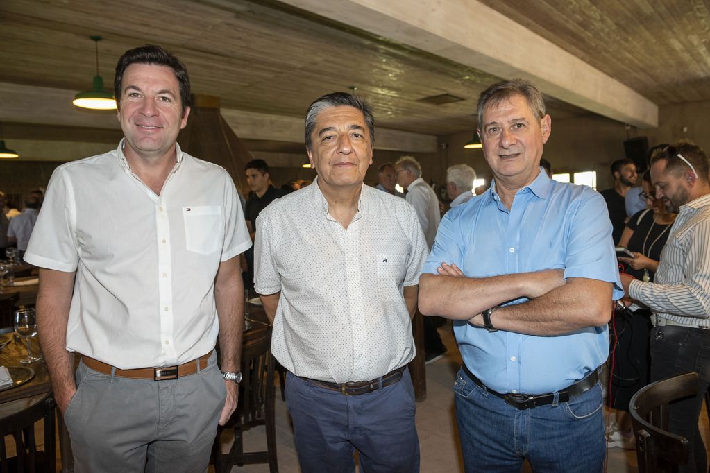 Mauricio Sat, Enzo Orocito y Omar Félix.