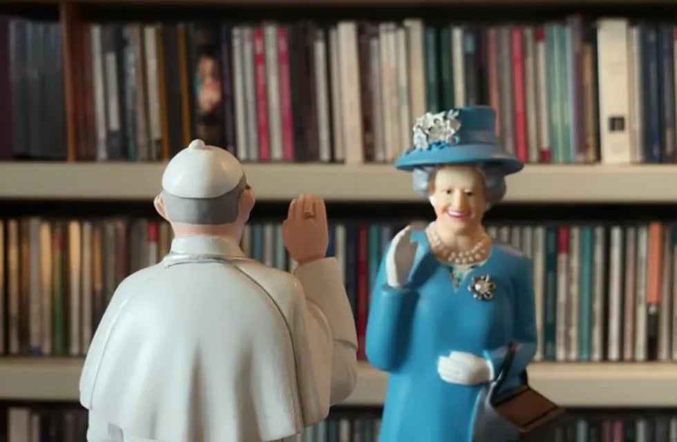 El corto de Paolo Sorrentino es un desopilante encuentro entre el Papa Francisco y la Reina Isabel durante la cuarentena.