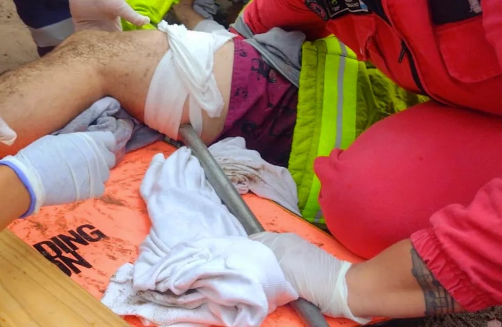 Una sombrilla se voló en Mar del Plata y terminó clavada en la pierna de un joven.